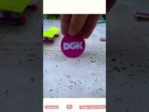 ￼ Un boxing￼ DGK ￼ fingerboard