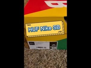 HUF x Nike SB Dunk Mystery Unboxing #shorts #share #sneakers #nikesb #huf #sneakerstore