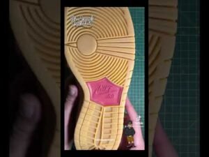 #UNBOXINGINUNDERAMINUTE @nikesb x Adobe Dunk Low unboxing #thesneakgeekuk #unboxing #dunkadobe