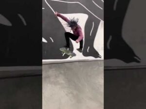 WALLRIDE TO KICKFLIP AT THE BERRICS!