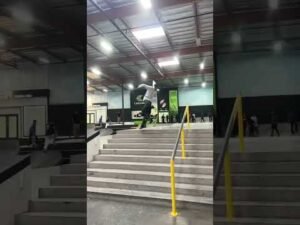 🛹CRAZY 360 FLIP DOWN 10 STAIRS‼️🔥 #SwitchTreflip #Switch360flip #skateboarding #tricks #berrics