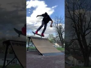 Hospital Flip Back Smith @giftedhater3087 @berrics @BooJTheKid @HopKing @TonyHawk #skateboarding