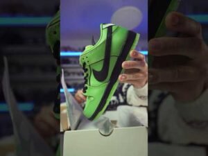 UNBOXING THE NIKE SB DUNK POWERPUFF GIRLS BUTTERCUP #sneaker #sbdunk #nike #unboxing #fashion