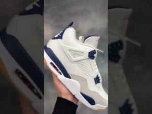 A closer look at the Nike SB x Air Jordan 4 ‘Navy’ 👀🔥 Dropping soon! Thoughts? ⬇️ #Jordan4 #NikeSB